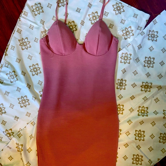 Pink party dress - Picture 1 of 3